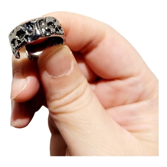 Brand New Silver Multi Skulls Heads Ring Adjustable Size - Picture 3 of 8